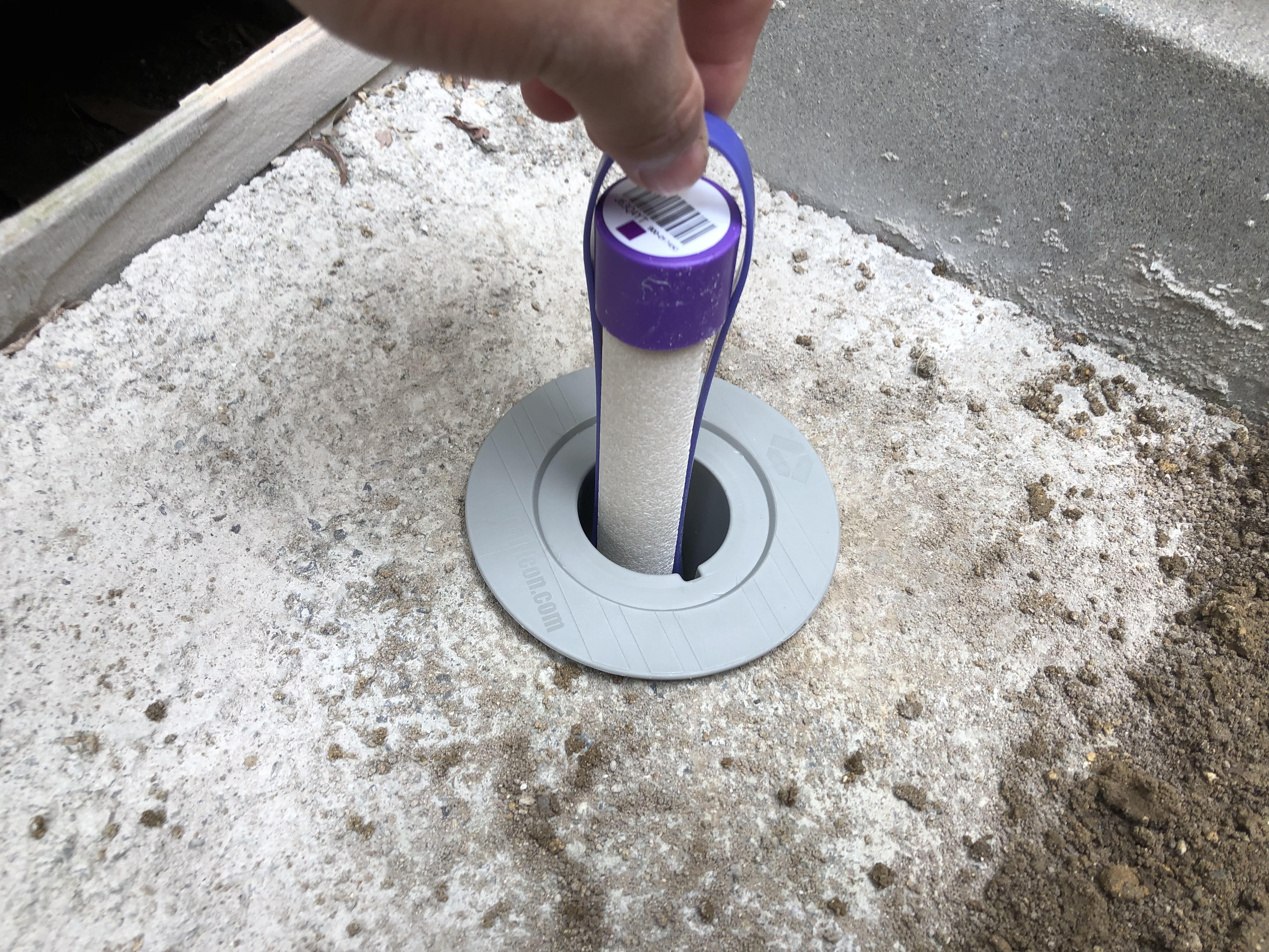 別府市N様邸イエシロアリ駆除　維持管理型ベイト工法施工写真