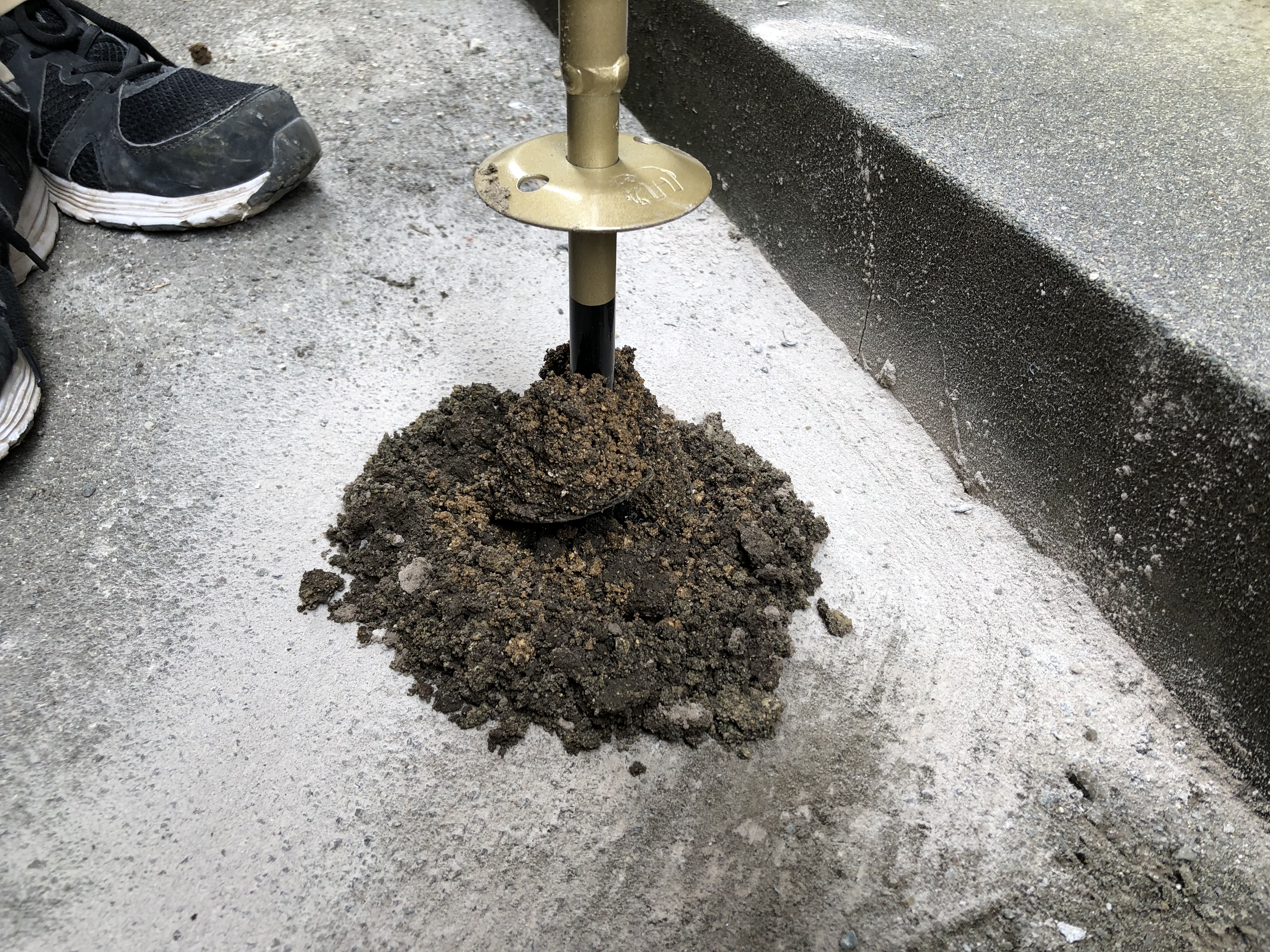 別府市N様邸イエシロアリ駆除　維持管理型ベイト工法施工写真