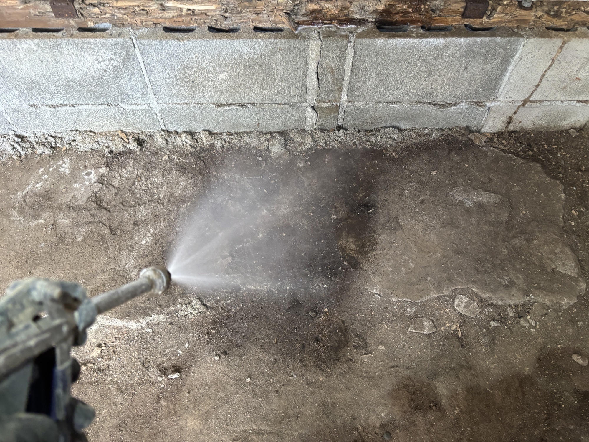 大分市M様邸母屋シロアリ予防・倉庫ヤマトシロアリ駆除施工事例施工写真