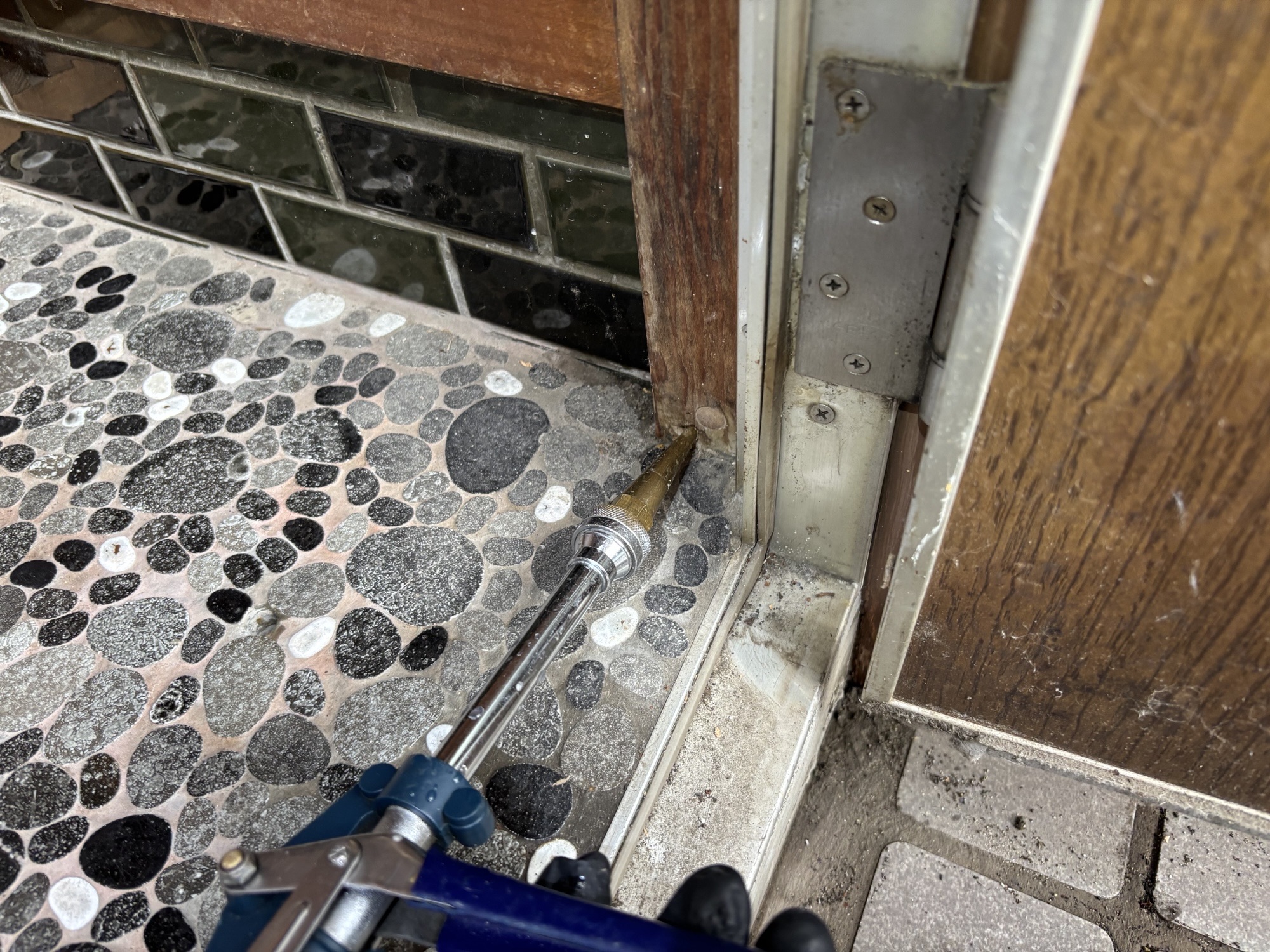 大分市M様邸母屋シロアリ予防・倉庫ヤマトシロアリ駆除施工事例施工写真