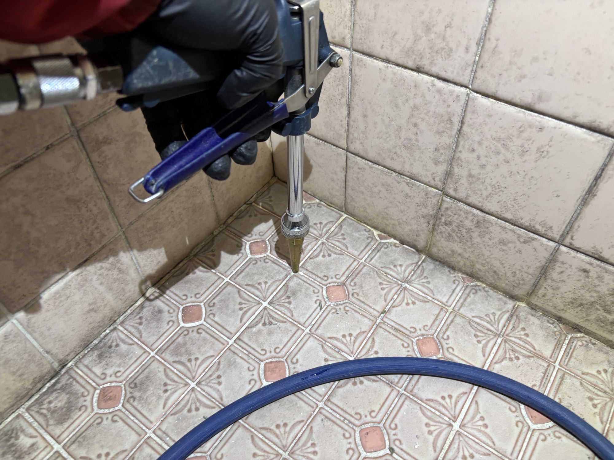 別府市Kアパートシロアリ予防施工写真