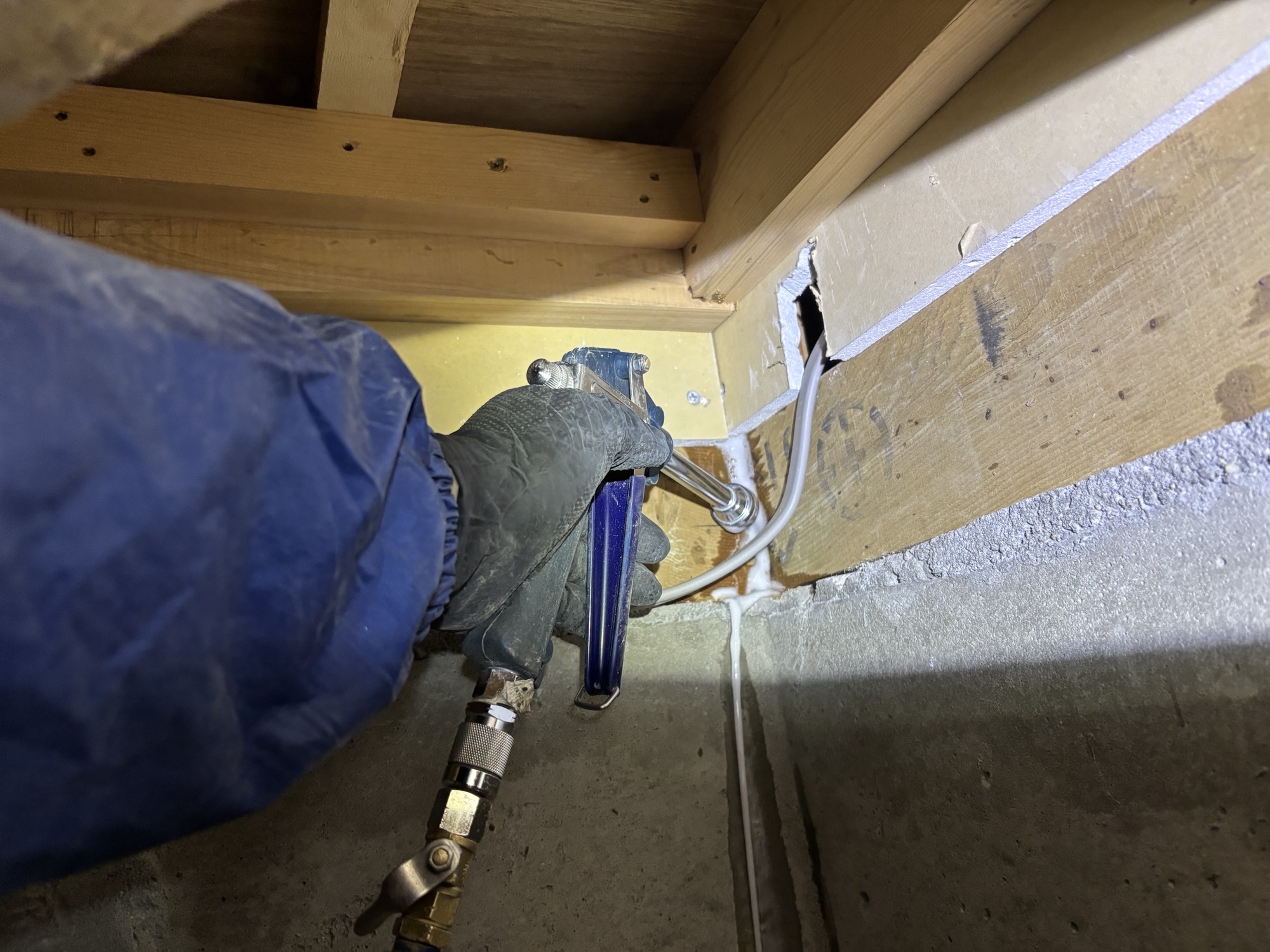 大分市W様邸シロアリ予防施工写真