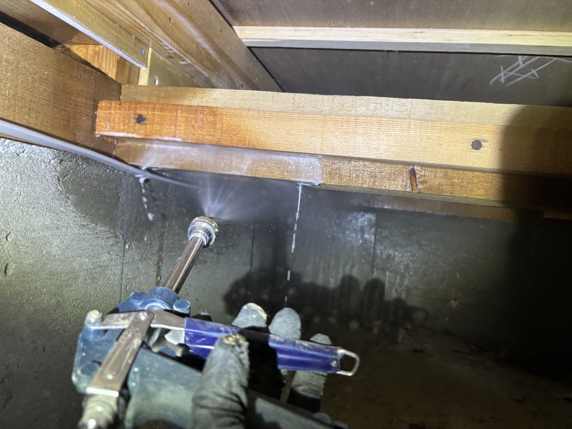 大分市W様邸シロアリ予防施工写真