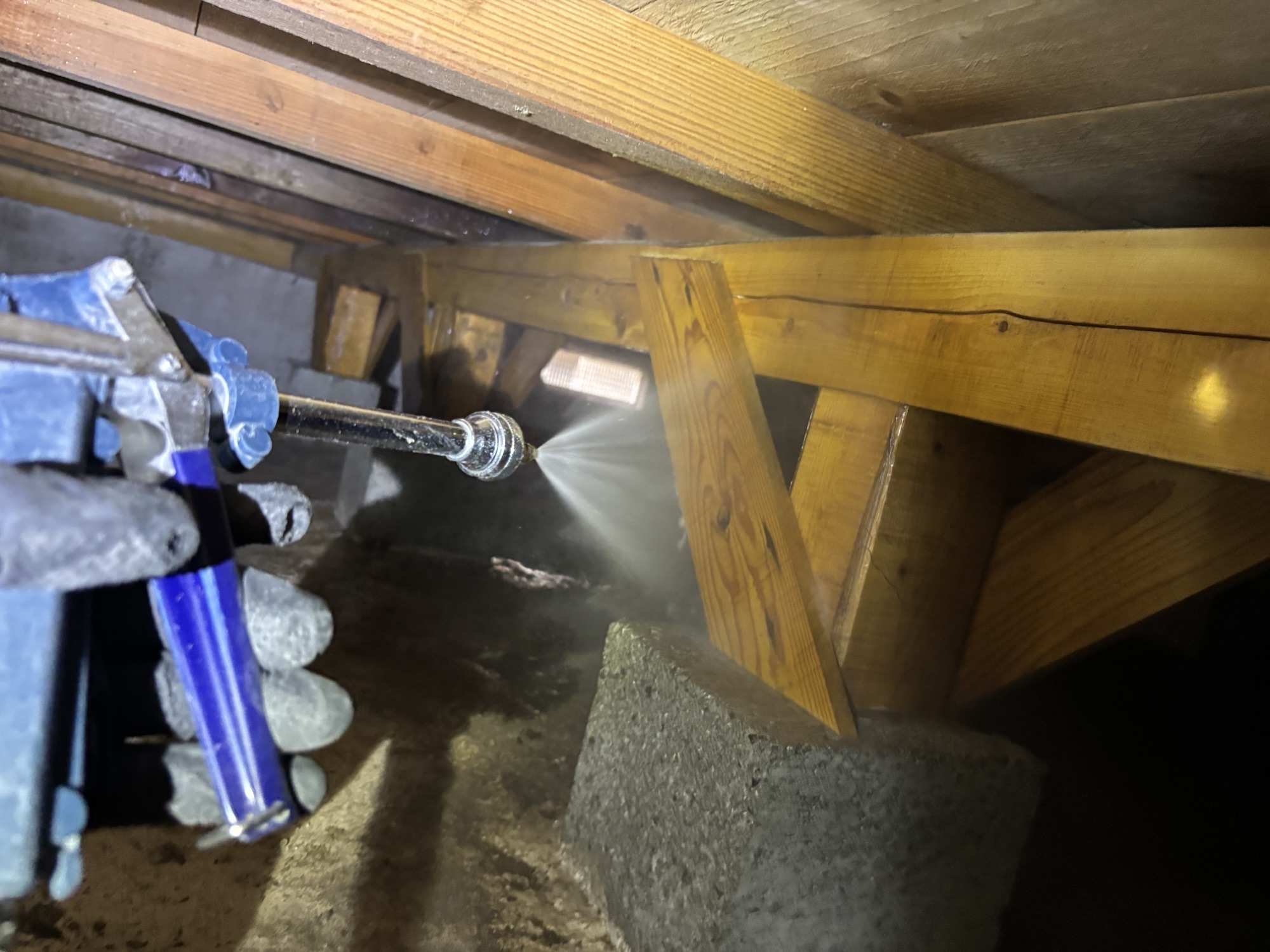 大分市G様邸シロアリ予防施工写真